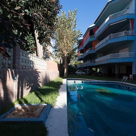 Apartamento En 1Era Linea Mar Con Terraza De 25M2 Castelldefels Luaran gambar