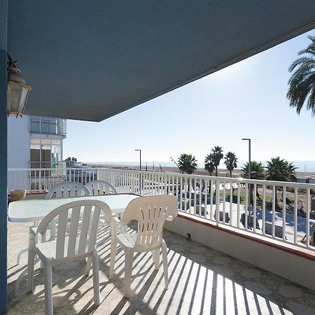 Apartamento En 1Era Linea Mar Con Terraza De 25M2 Castelldefels Luaran gambar