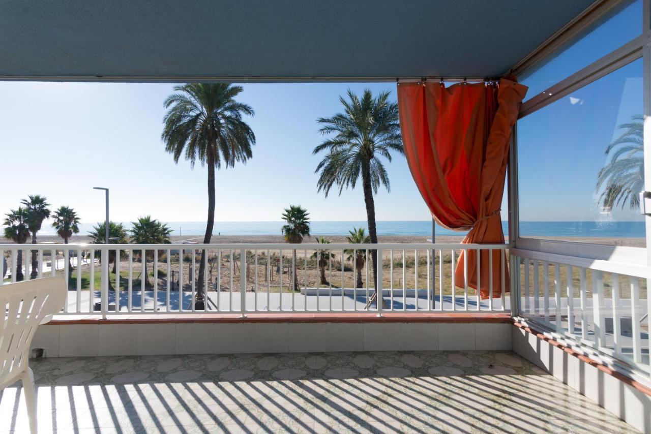 Apartamento En 1Era Linea Mar Con Terraza De 25M2 Castelldefels Luaran gambar