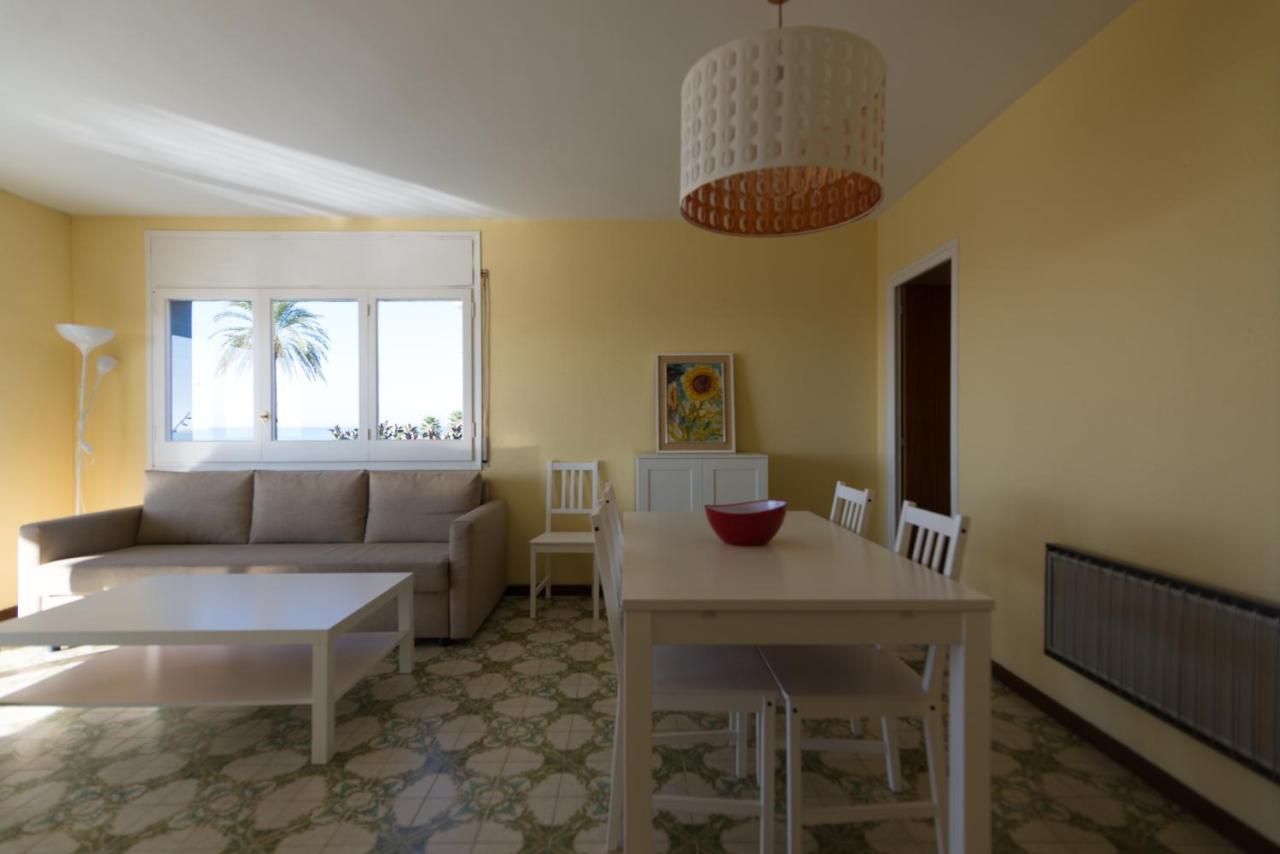 Apartamento En 1Era Linea Mar Con Terraza De 25M2 Castelldefels Luaran gambar