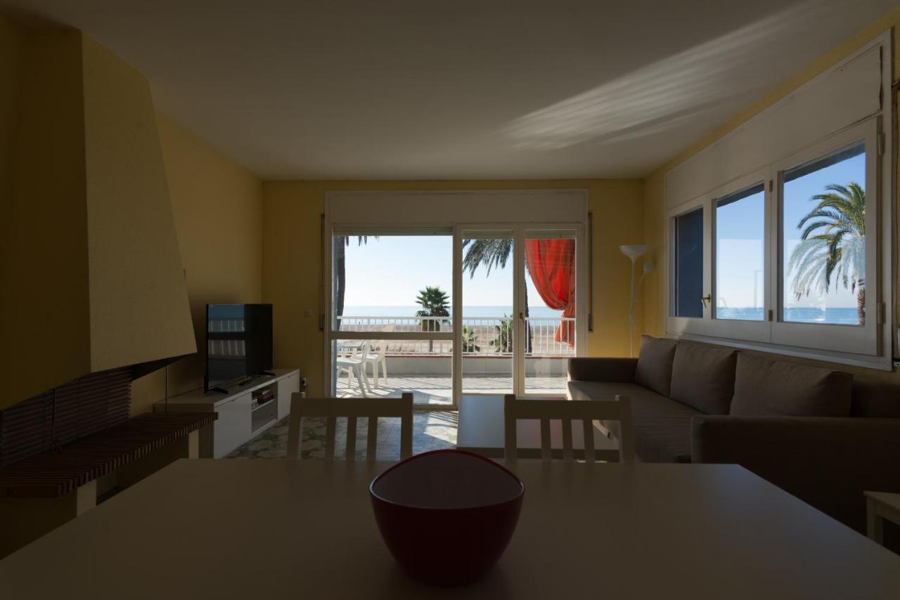 Apartamento En 1Era Linea Mar Con Terraza De 25M2 Castelldefels Luaran gambar