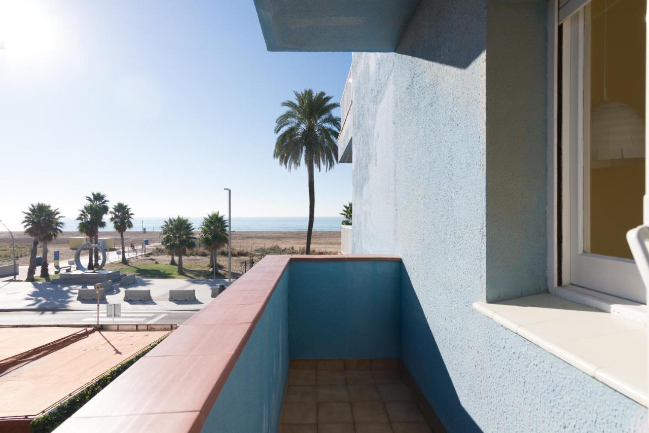 Apartamento En 1Era Linea Mar Con Terraza De 25M2 Castelldefels Luaran gambar
