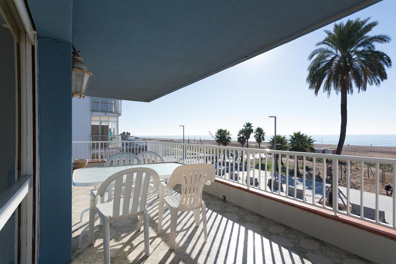 Apartamento En 1Era Linea Mar Con Terraza De 25M2 Castelldefels Luaran gambar